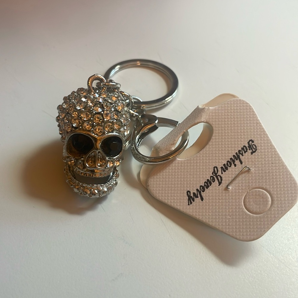 NWT Bejeweled skeleton head keychain